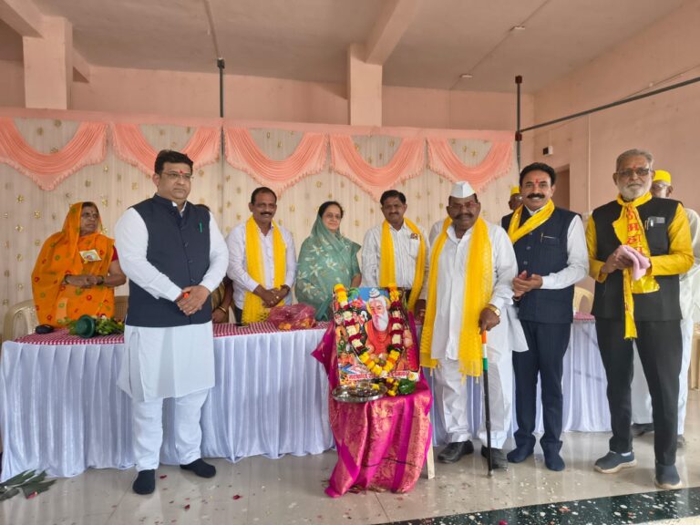 *जामनेरात महर्षी वाल्मिकी जयंती उत्साहात साजरी.*