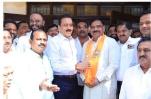 *महाविकास आघाडीची धुरा सांभाळणारे प्रदीप गायके, मनोज महाले यांचा भाजपात पक्ष प्रवेश.*