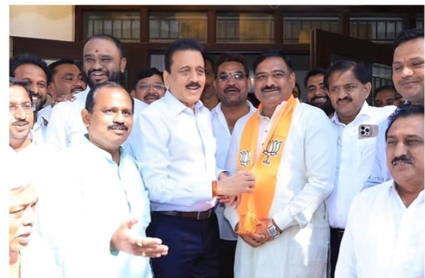 *महाविकास आघाडीची धुरा सांभाळणारे प्रदीप गायके, मनोज महाले यांचा भाजपात पक्ष प्रवेश.*