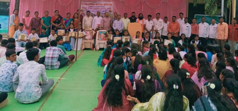 जि.प.प्रशाला सोयगाव येथे इयत्ता दहावीच्या विद्यार्थ्यांना निरोप व शालेय स्पर्धा बक्षीस वितरण कार्यक्रम संपन्न.