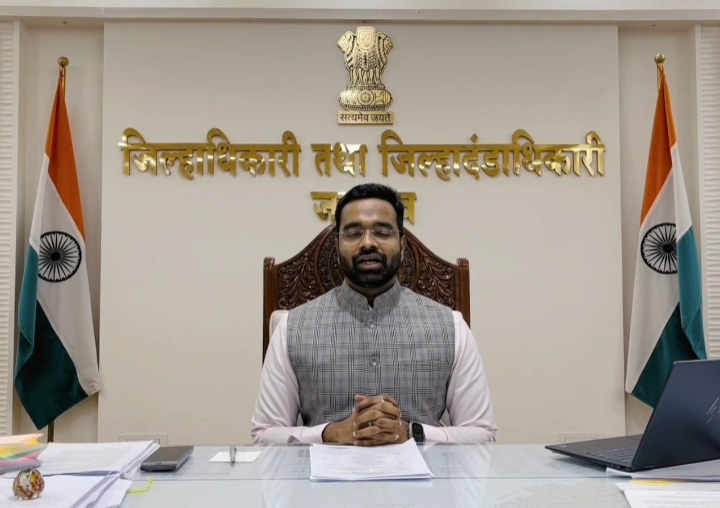 *जिल्ह्यात पेट्रोल व डिझेल मुबलक असून अफवा पसरवू नका नागरिकांना जिल्हाधिकाऱ्यांचे आवाहन.*